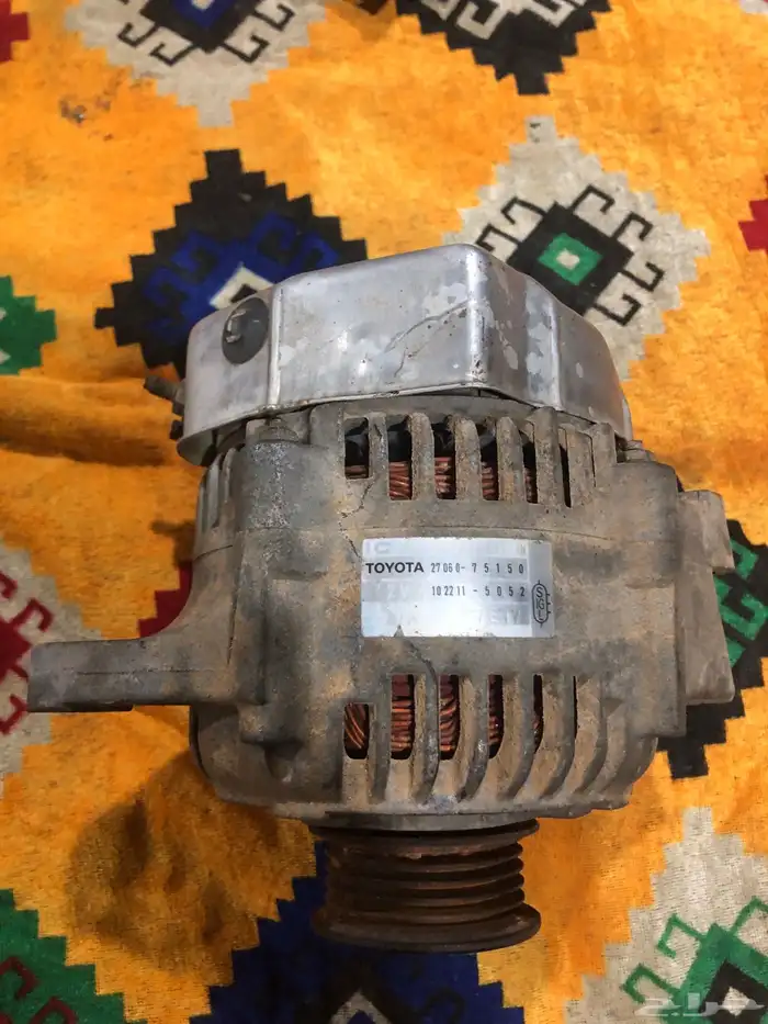 قطع تويوتا هايلوكس من(98 2005) ديكورات داخليه لون احمر 30