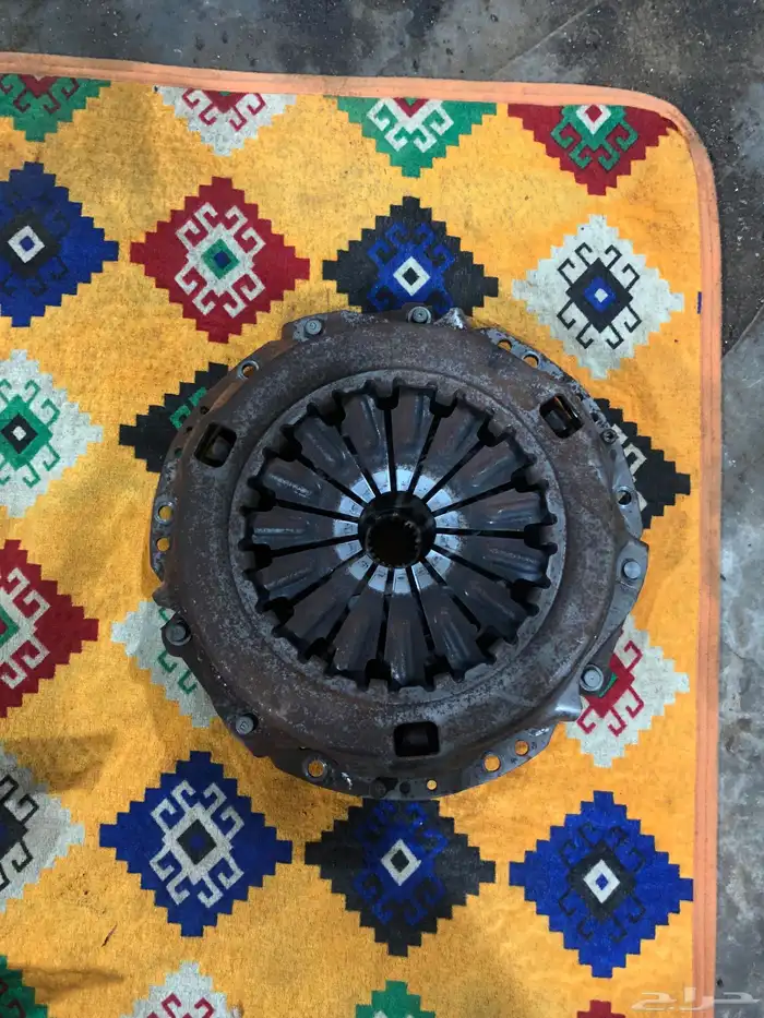 قطع تويوتا هايلوكس من(98 2005) ديكورات داخليه لون احمر 1