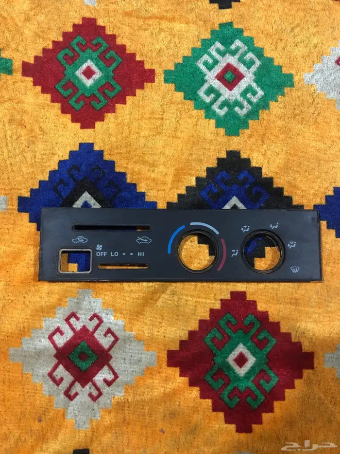 قطع تويوتا هايلوكس من(98 2005) ديكورات داخليه لون احمر 6