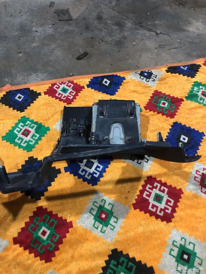 قطع تويوتا هايلوكس من(98 2005) ديكورات داخليه لون احمر 13