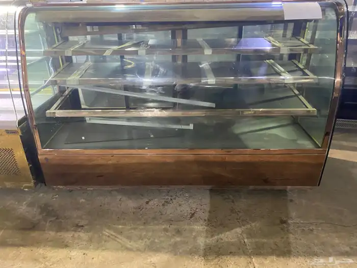 ثلاجة عرض حلويات و كيك شبةجديدة 1