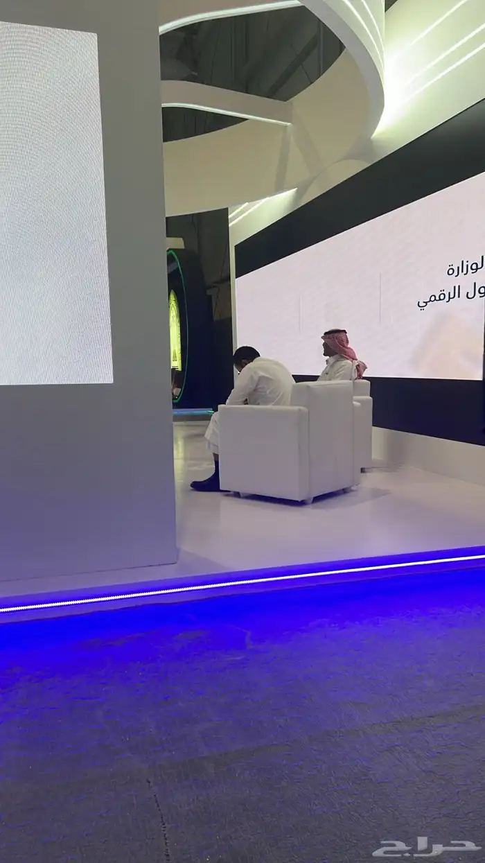 شاشات عملاقه 4