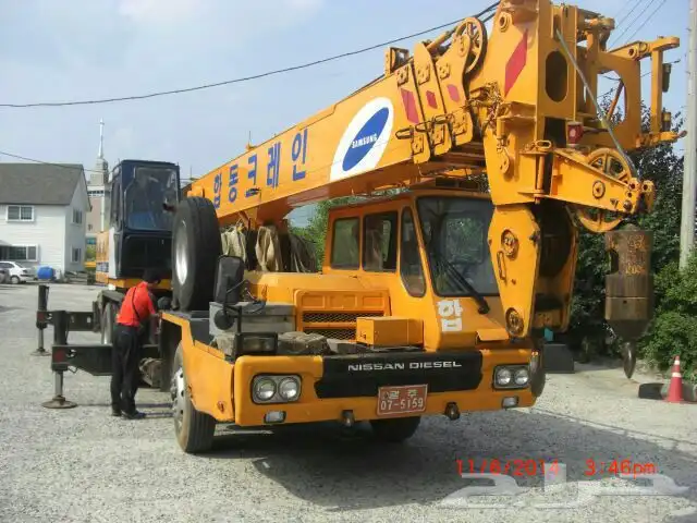 كرين رافعة للايجار باسعار مناسبة بالرياض  Crane for rent 1