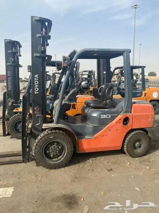 رافعة شوكية للايجار فوركلفت للايجار اليومي والشهري 1