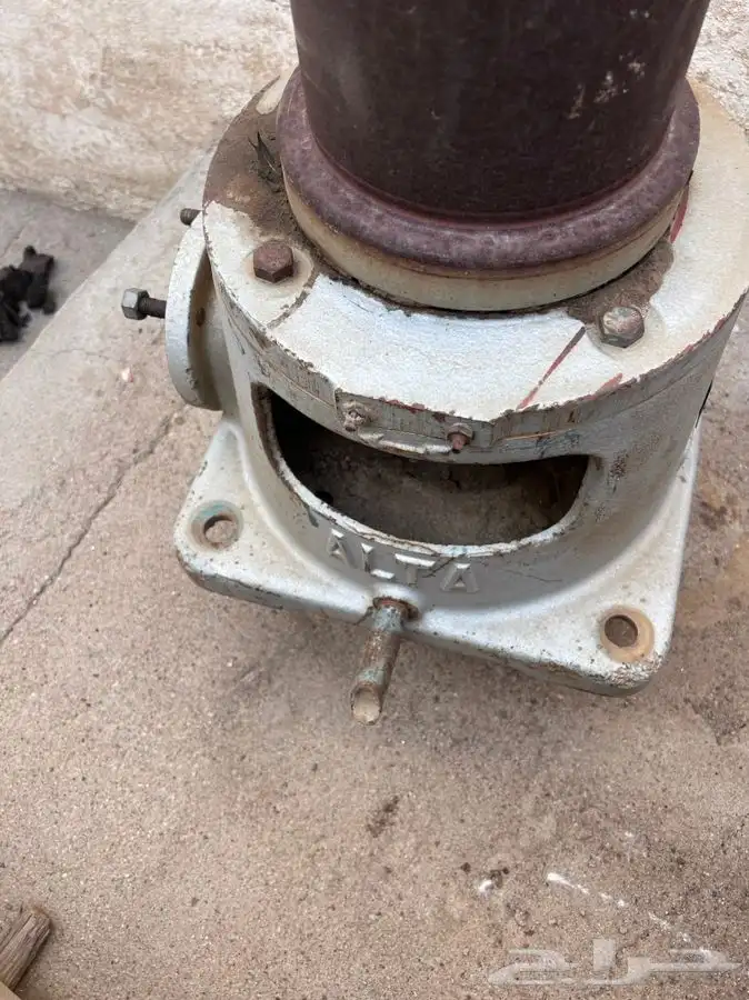 طرمبة موية التاء فرنسي شبه جديد 2