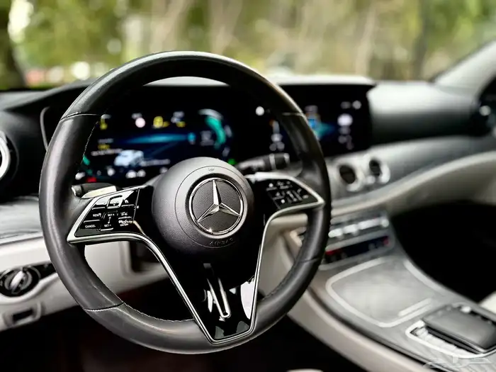 مرسيدس E350 الموديل 2022 اعلى مواصفات 1