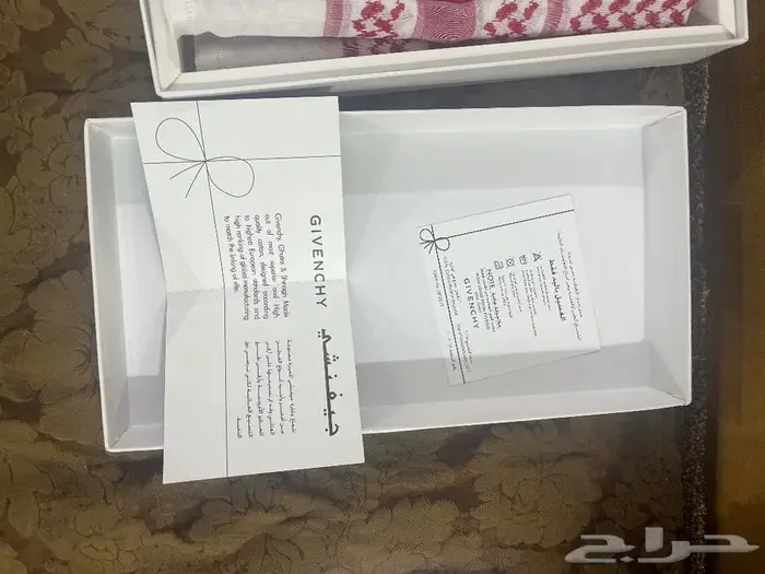 شماغ جيفنشي قديم 0
