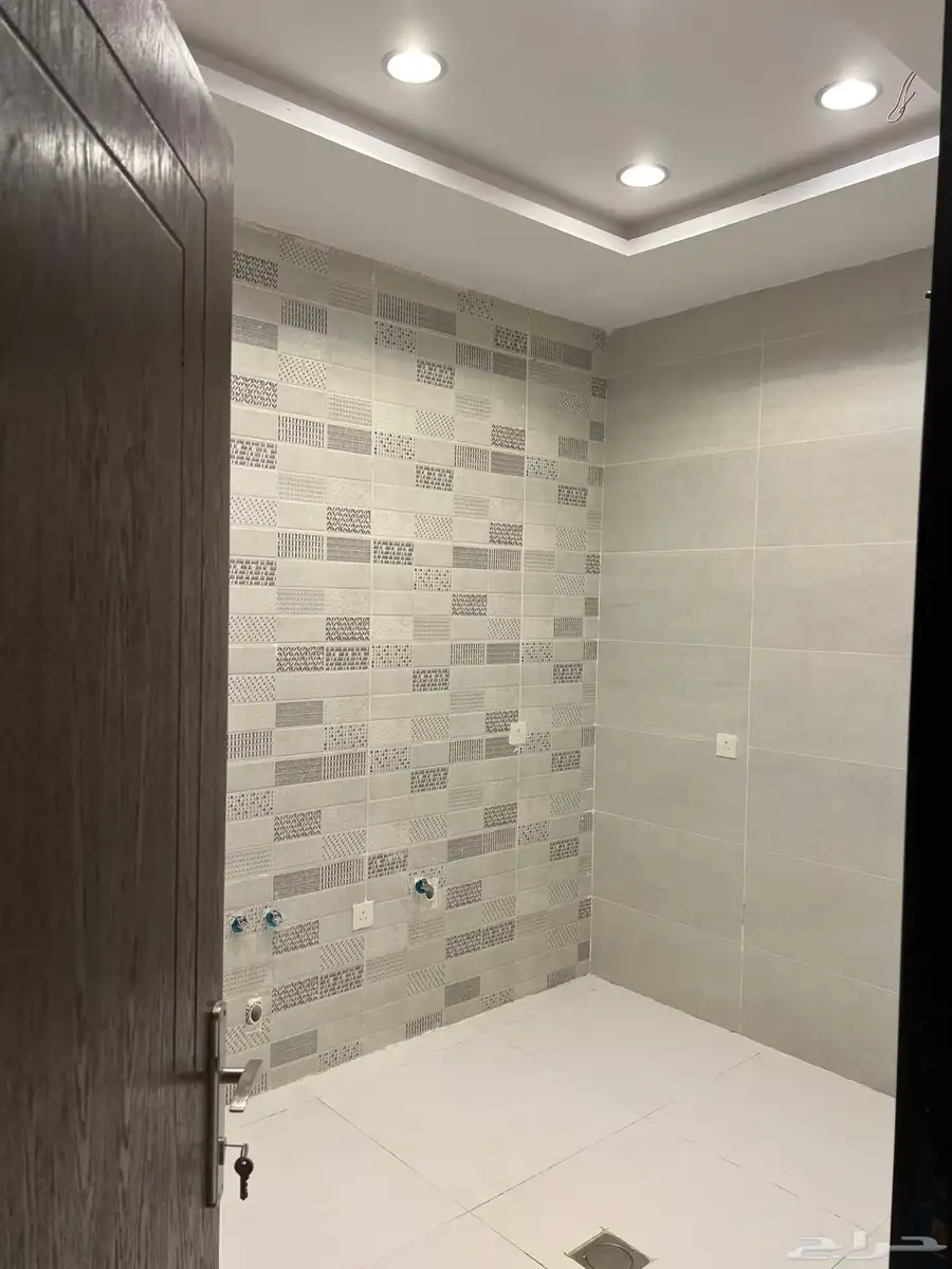 شقق للبيع كاش وبنك ثلاث غرف واربع غرف وخمس غرف بحي سندس 7