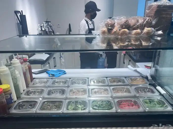 ثلاجة عرض مأكولات ومشروبات للبيع 0