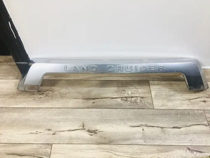 زينة سيارة لاند كروزر 2021 3