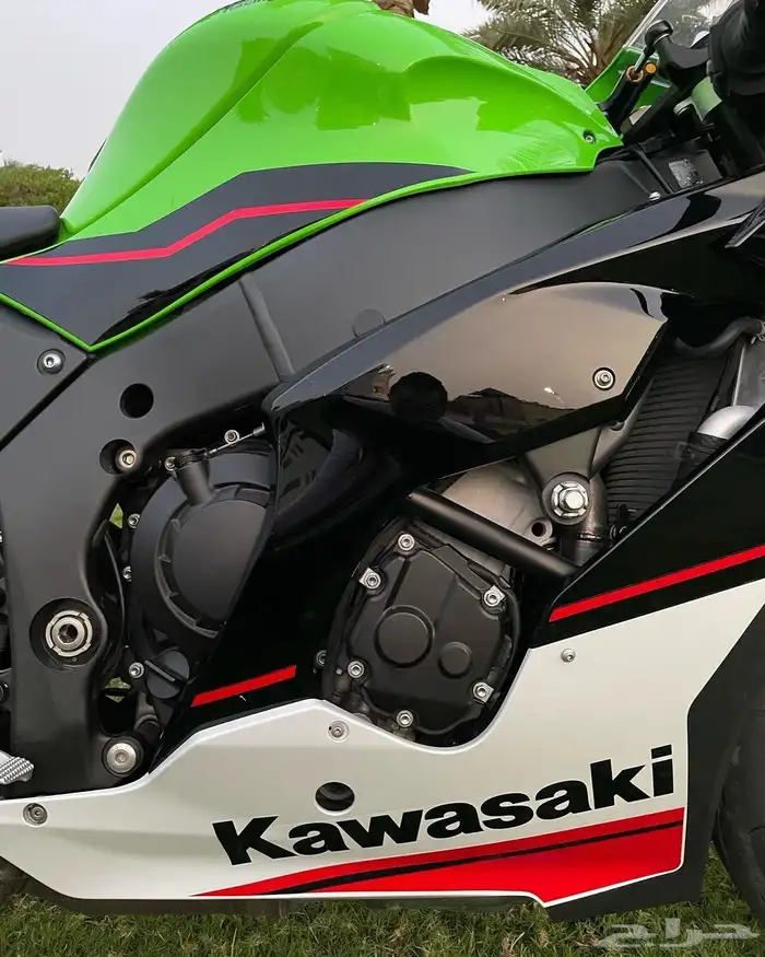 KAWAZAKI ZX10R 9