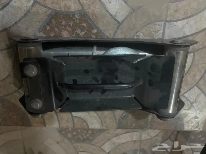 للبيع قطع غيار تويوتا لاندكروزر موديل 2007 44