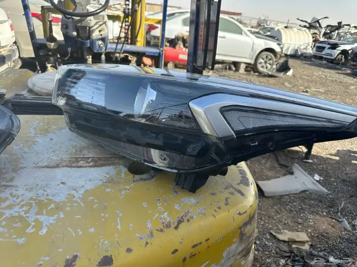 سيراتو2023 شمعات امامي وسطبات خلفي 1