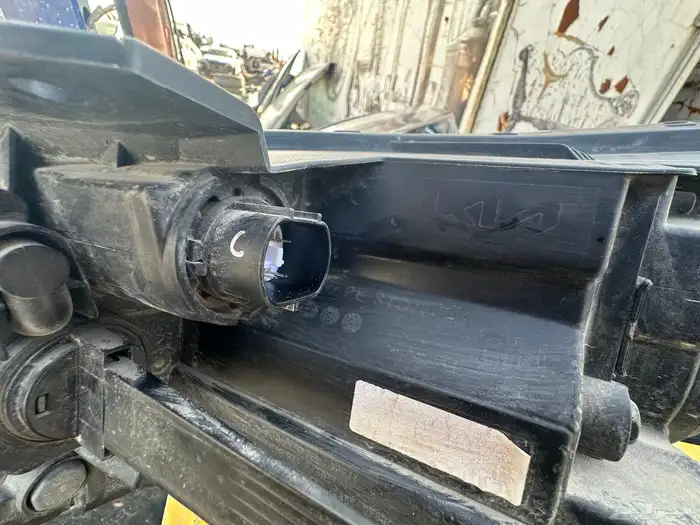 سيراتو2023 شمعات امامي وسطبات خلفي 6