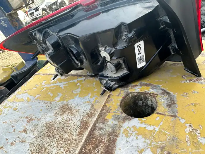 سيراتو2023 شمعات امامي وسطبات خلفي 11