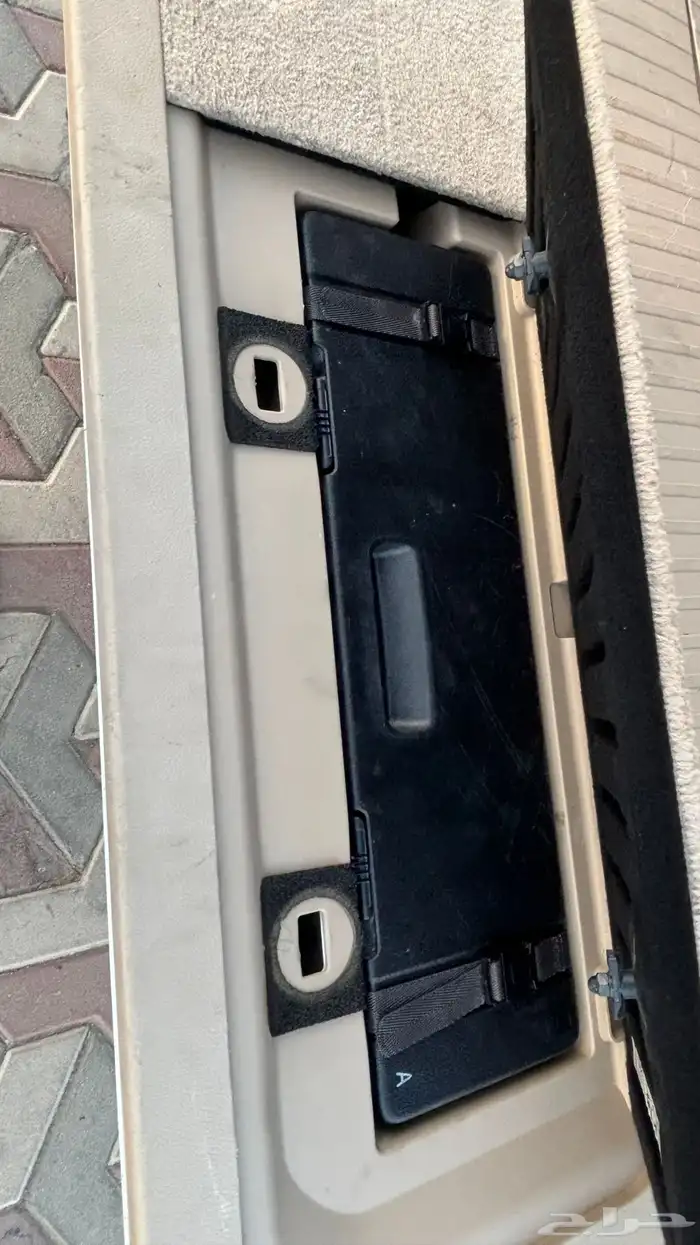 جيب لا ندكروزر (60عام) تم البيع 40