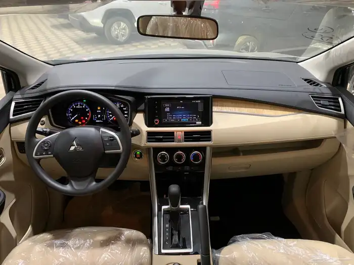 ميتسوبيشي اكسباندر كروز بريمويوم2023العيسائي 3