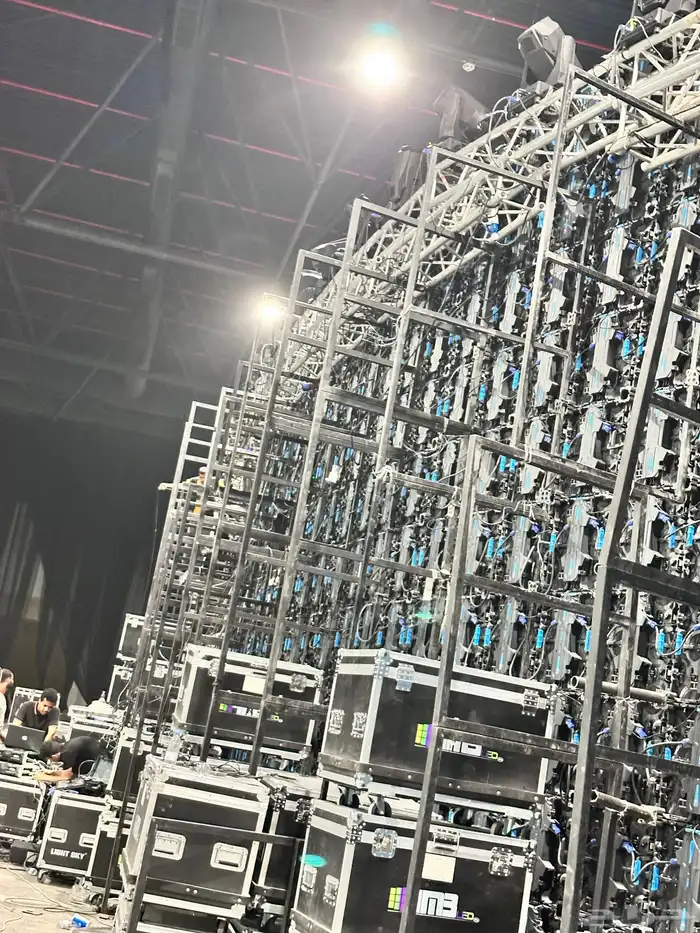 تاجير شاشات اضاءت صوتيات 40