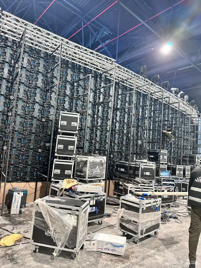 تاجير شاشات اضاءت صوتيات 43