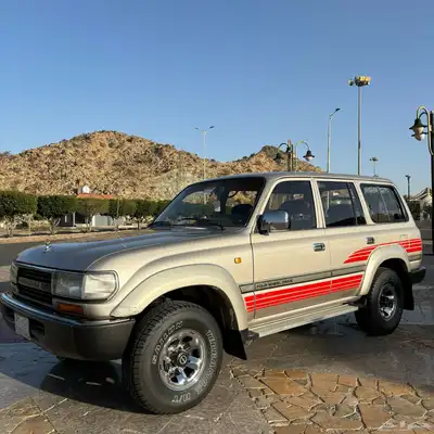 جيب لاند كروزر(مخزن) تم البيع 1