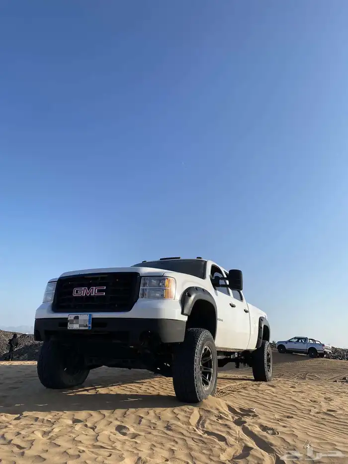 GMC 2500HD قطع وتشليح 8مسامير للبيع 0