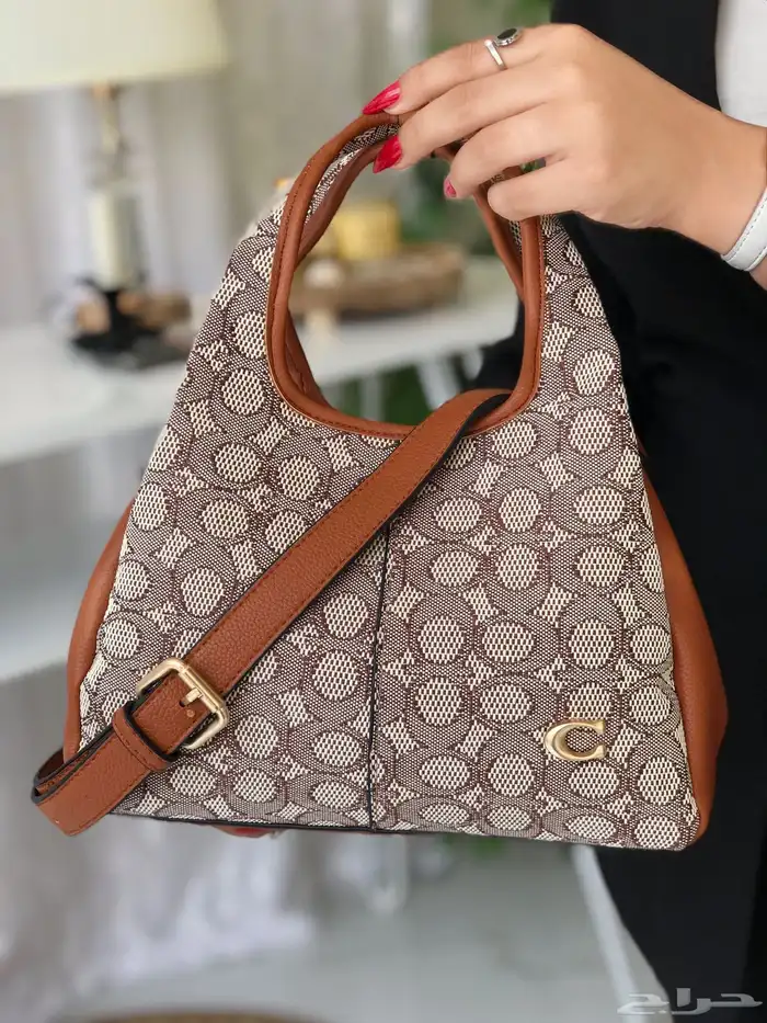 شنط ماركه درجه اولى 64