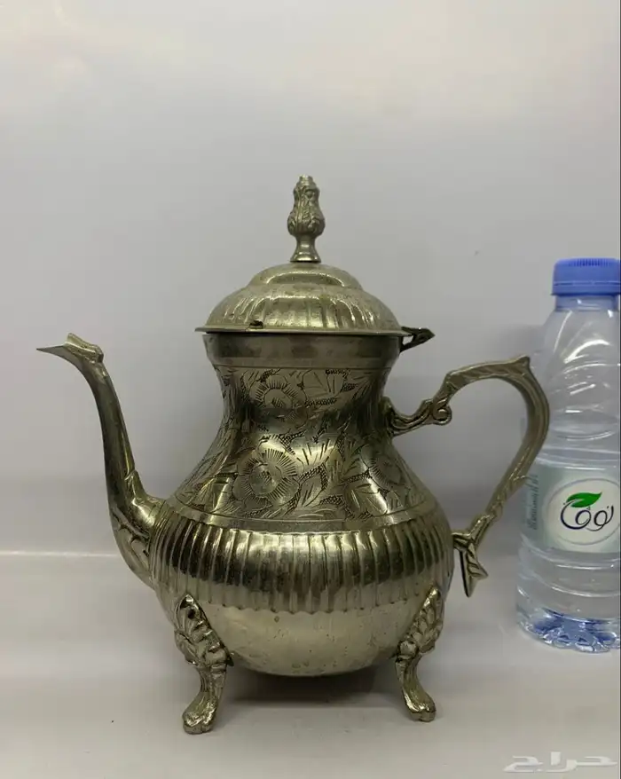 ابريق انتيك منقوش 0