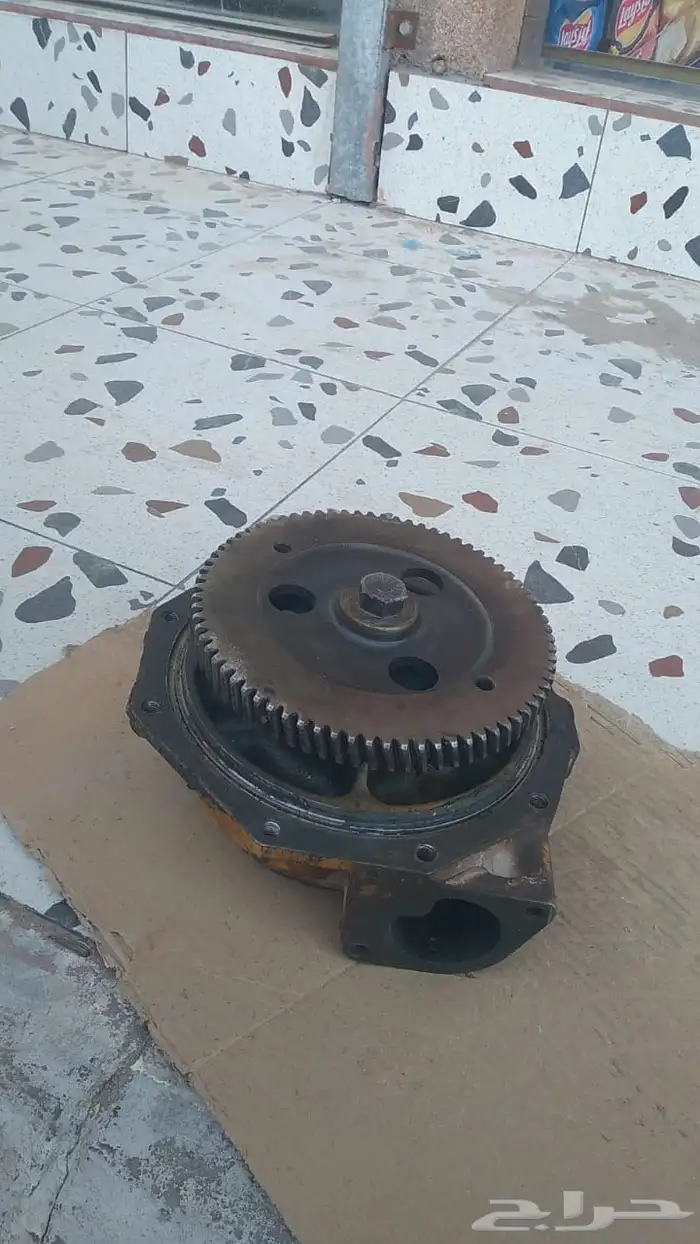طرمبة مويه بلدوزر D8R 0