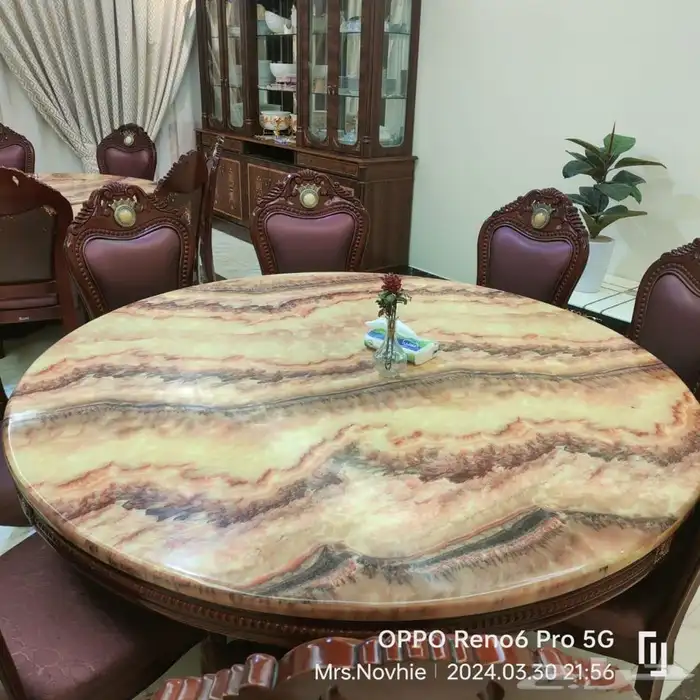 للبيع طاولة مع الكراسي 1