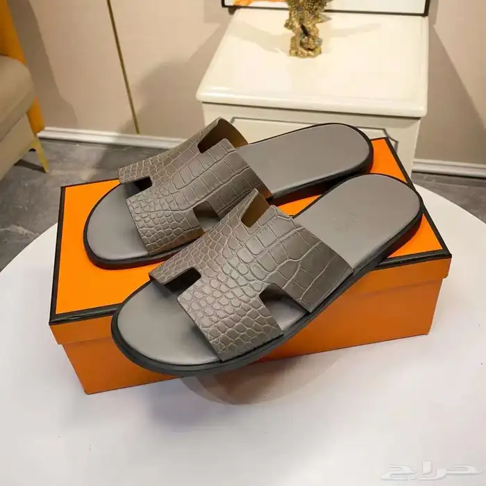 أفخم شوزات وصنادل ماركات عالمية 63