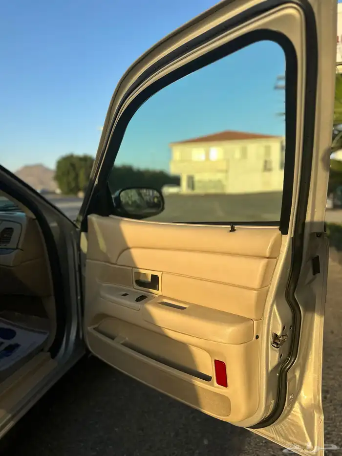 ( مباع ) فورد فكتوريا 2010 وكالة لهواة النظيف 37