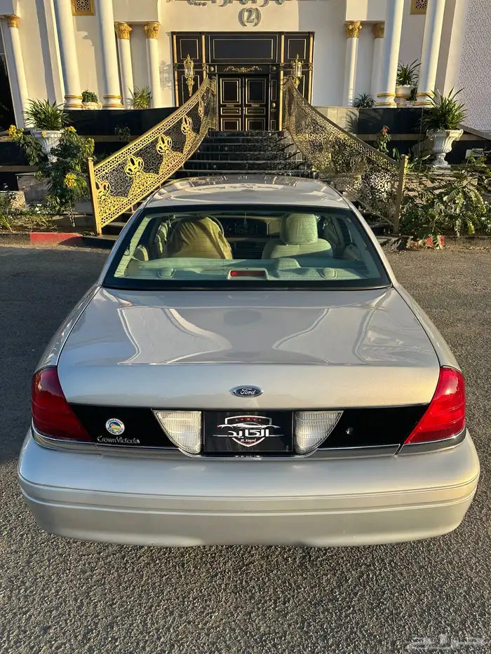 ( مباع ) فورد فكتوريا 2010 وكالة لهواة النظيف 24