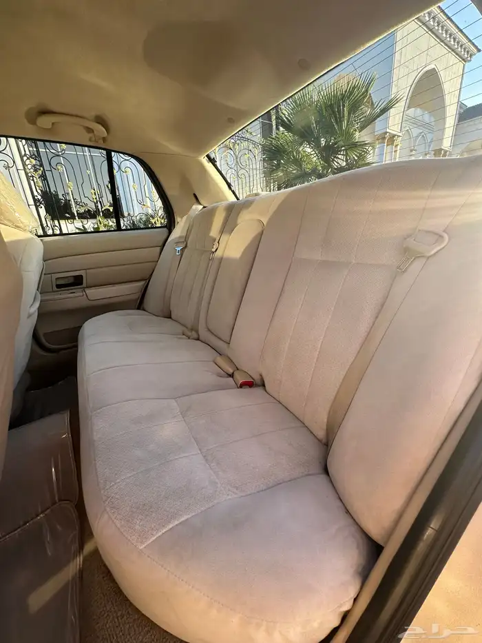 ( مباع ) فورد فكتوريا 2010 وكالة لهواة النظيف 35