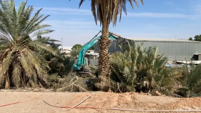 معدات ثقيلة بوكلينات لجميع انواع الهدم و الحفريات 6