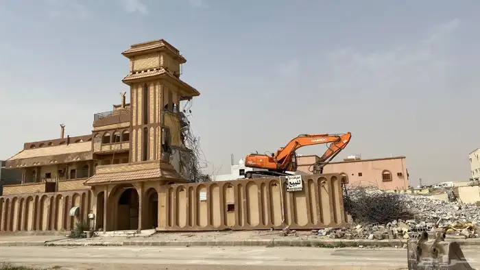 معدات ثقيلة بوكلينات لجميع انواع الهدم و الحفريات 26