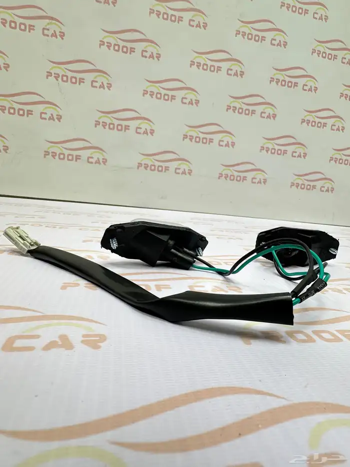 لمبات لوحه لاندكروزر 98 الى 2007 اسبير علاق باب صفاق 1