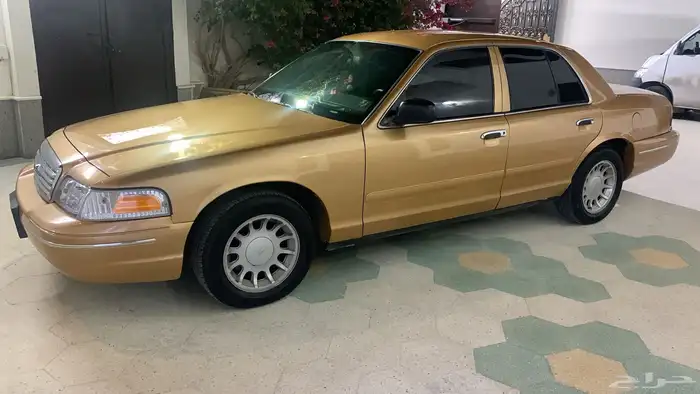 فورد كروان فكتوريا 2002 4