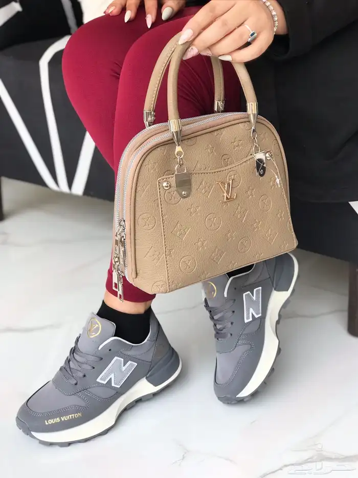 طقم شنطه مع شوز وعطر 53