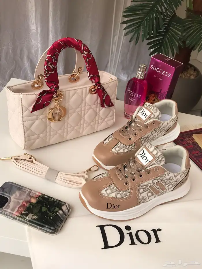 طقم شنطه مع شوز وعطر 25