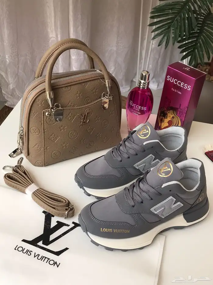 طقم شنطه مع شوز وعطر 11