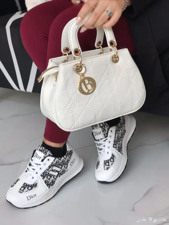 طقم شنطه مع شوز وعطر 34