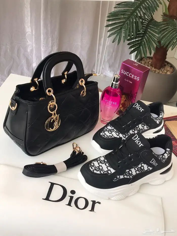 طقم شنطه مع شوز وعطر 39