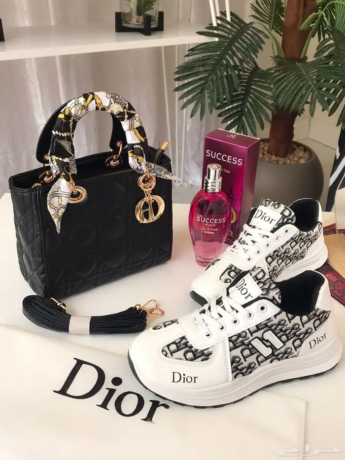 طقم شنطه مع شوز وعطر 35