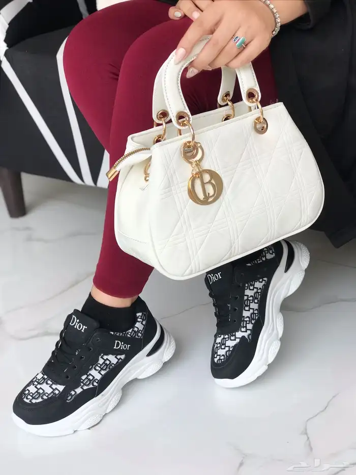 طقم شنطه مع شوز وعطر 33