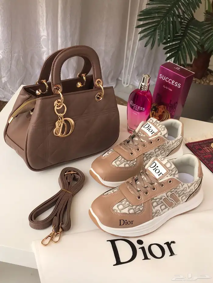 طقم شنطه مع شوز وعطر 30