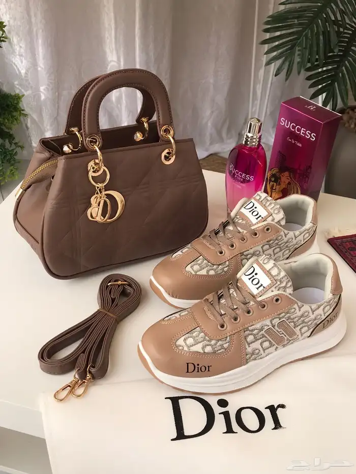 طقم شنطه مع شوز وعطر 41