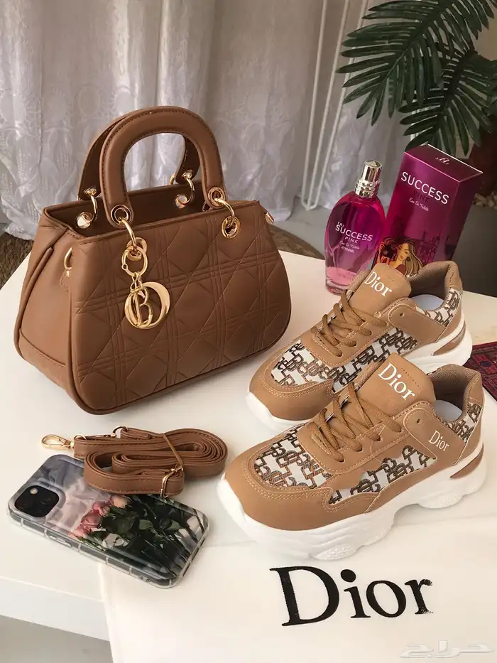 طقم شنطه مع شوز وعطر 49