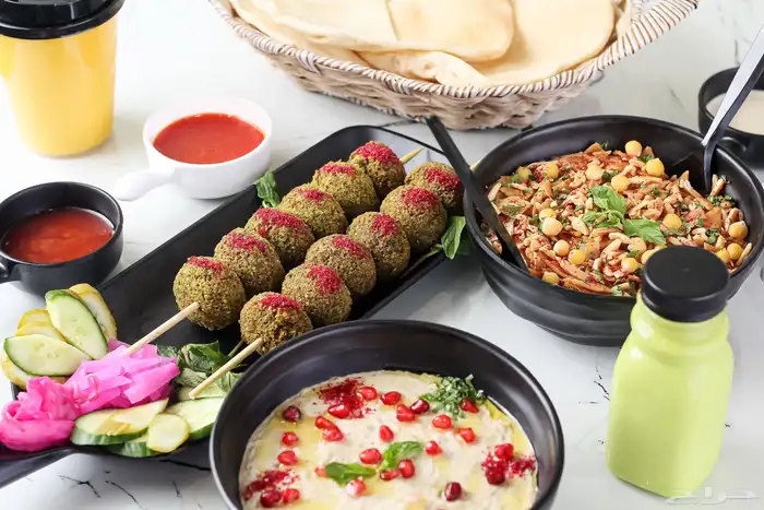 تصوير منتجات و تصميم اعلانات و دعوات زفاف 18