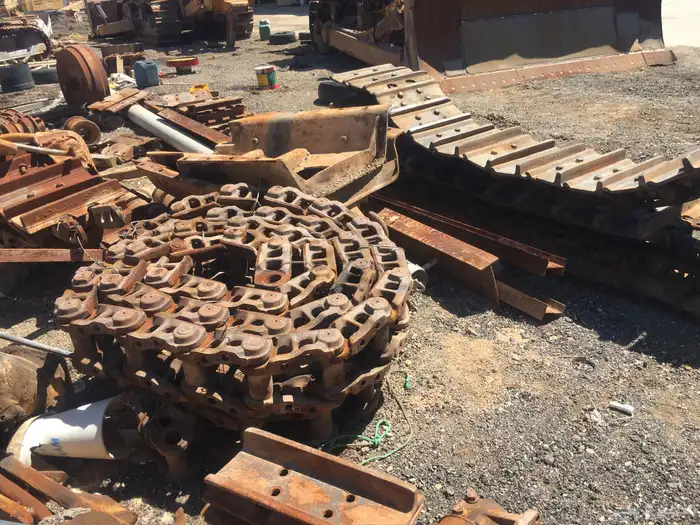 جنازير بلدوزرات D155 1