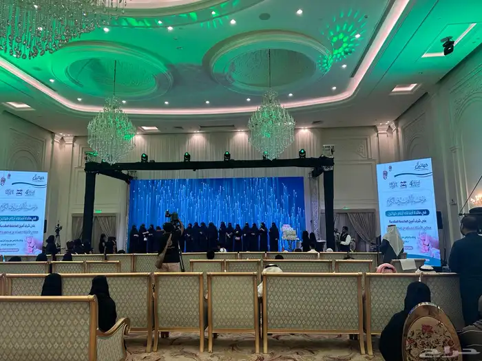 شاشات عملاقة و بث مباشر 1